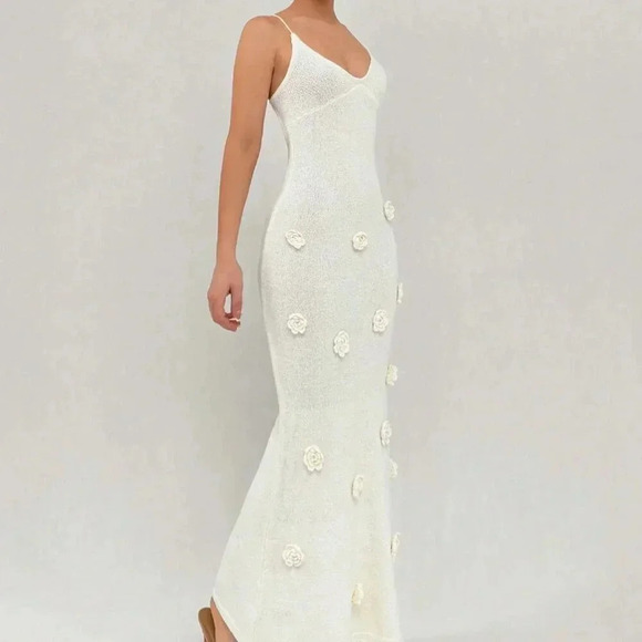 Beige Elegant Women's Backless Knit Dress With Tailored Flowers - Picture 3 of 5